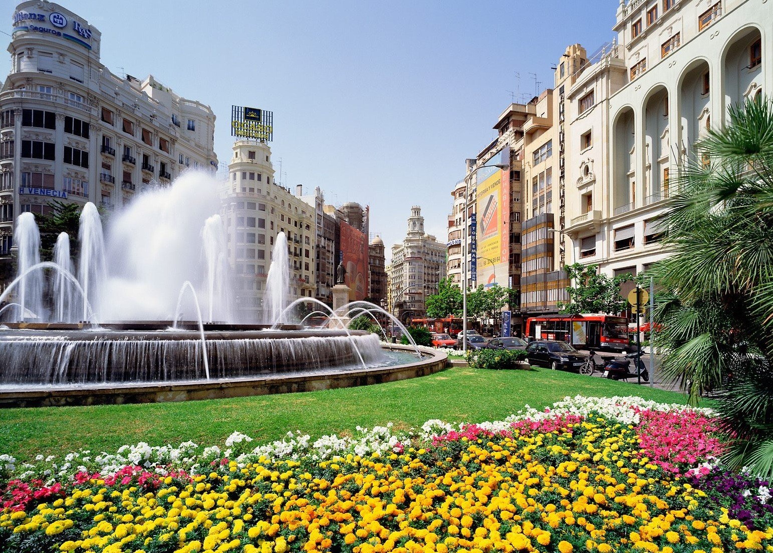 fountain in madrid city square