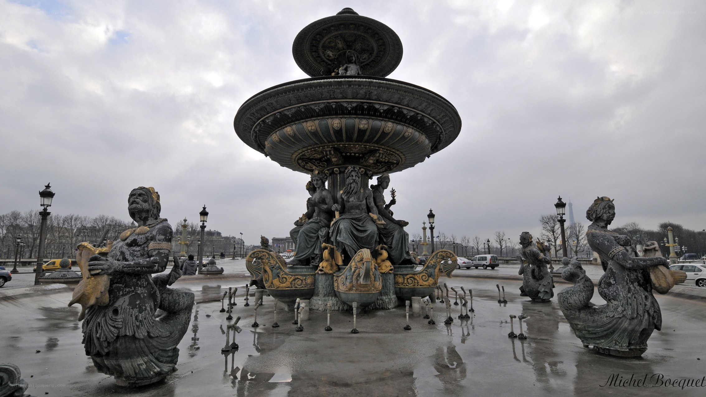 Fountain in Paris on a cloudy day