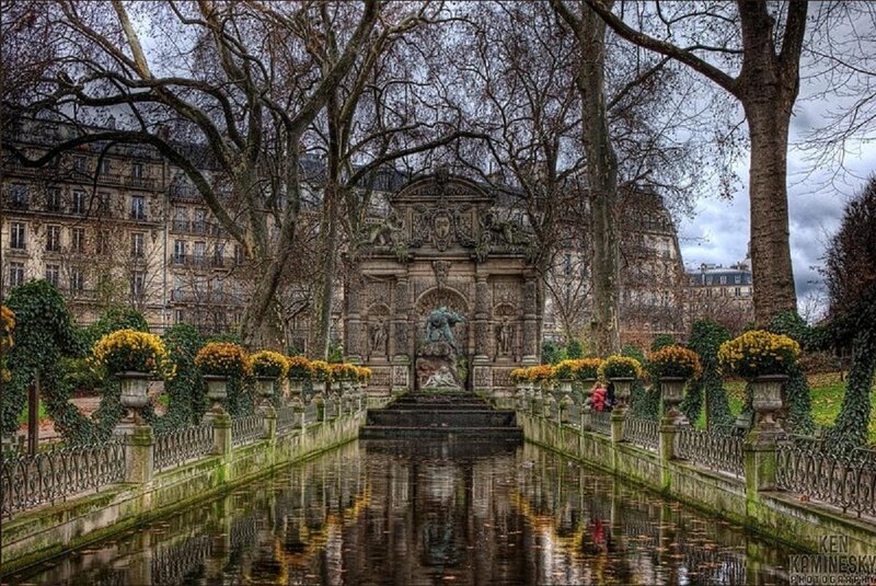 Fountain in Park — Gray