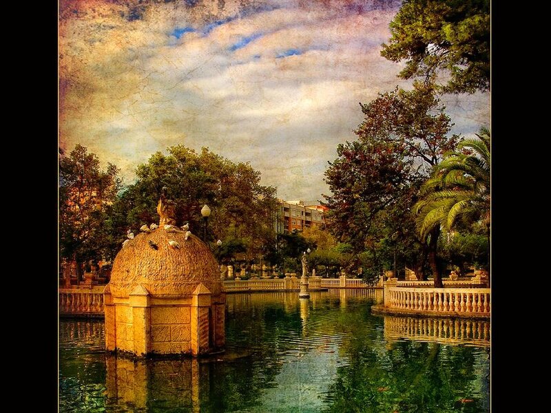 Fountain in Park — Green, Serene, Afternoon