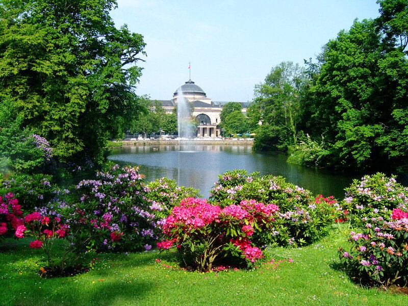 Fountain in Park — Green, Serene, Summer