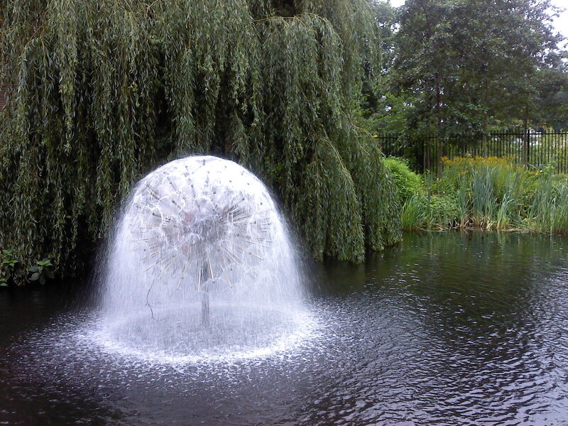 Fountain in Pond — Green, Calm