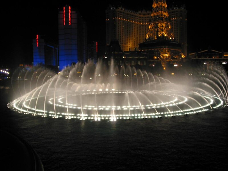 Fountain Show at Night — Black
