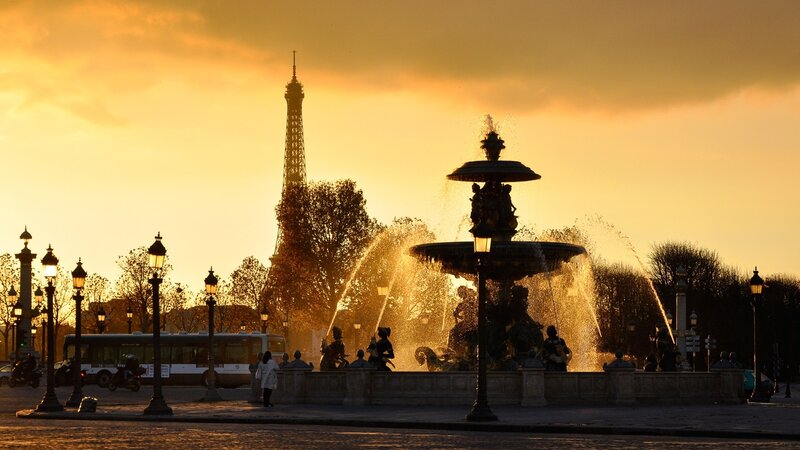 Fountain with Eiffel Tower