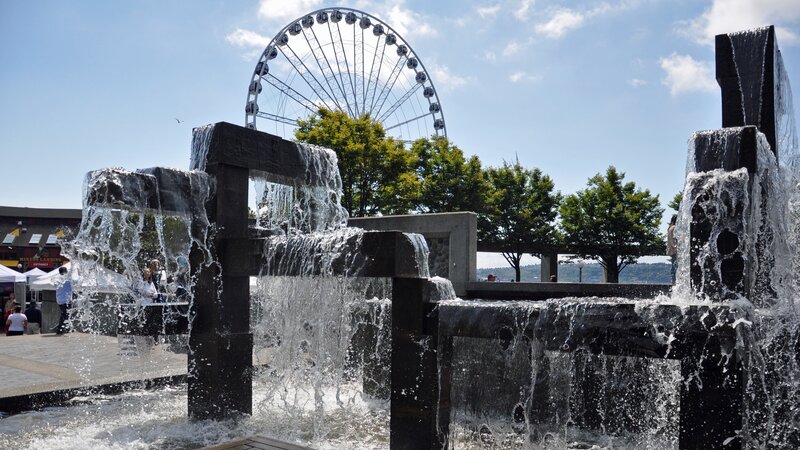 Fountain with Ferris Wheel