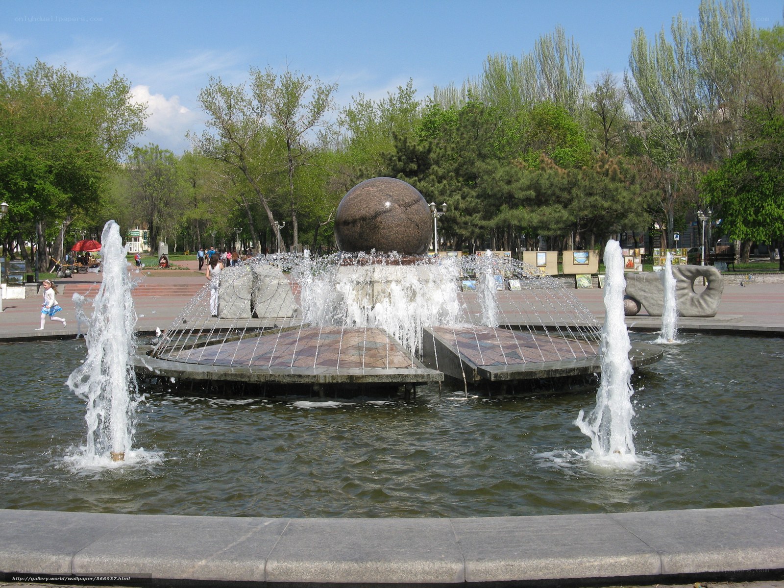 Fountain with large sphere