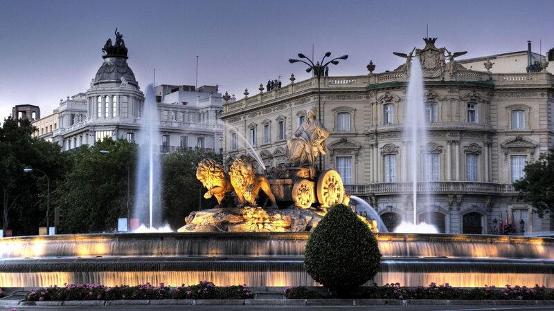 Fountain with Lion Statues — Gold