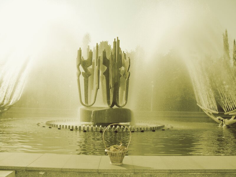 Fountain with Sculpture — Green