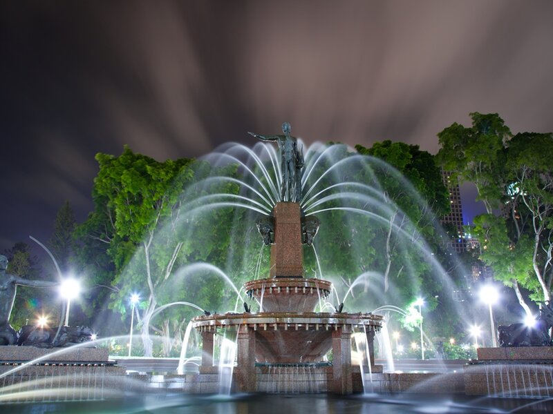 Fountain with Statue — Green