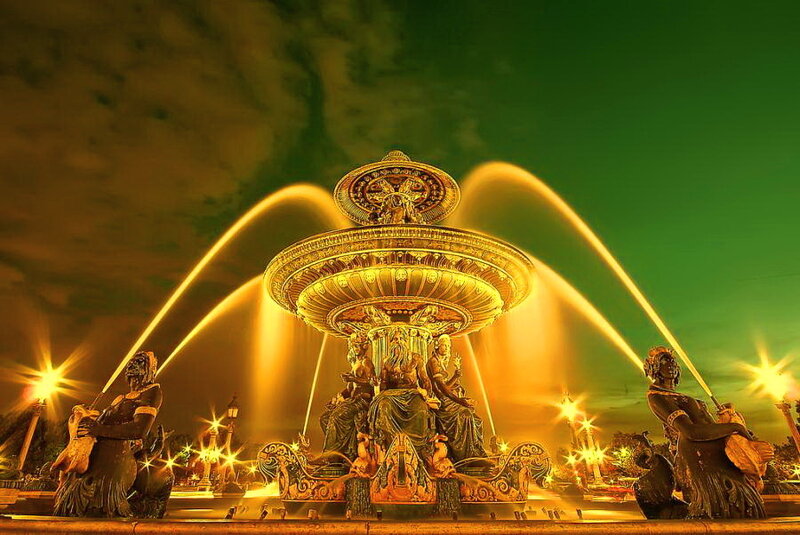 Fountain with Statues — Green