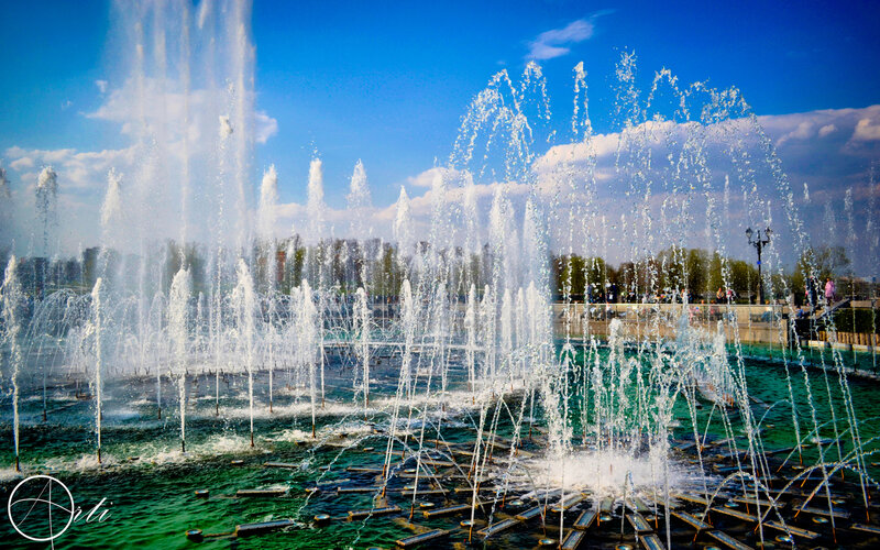 Fountain with Water Jets — Blue, Lively