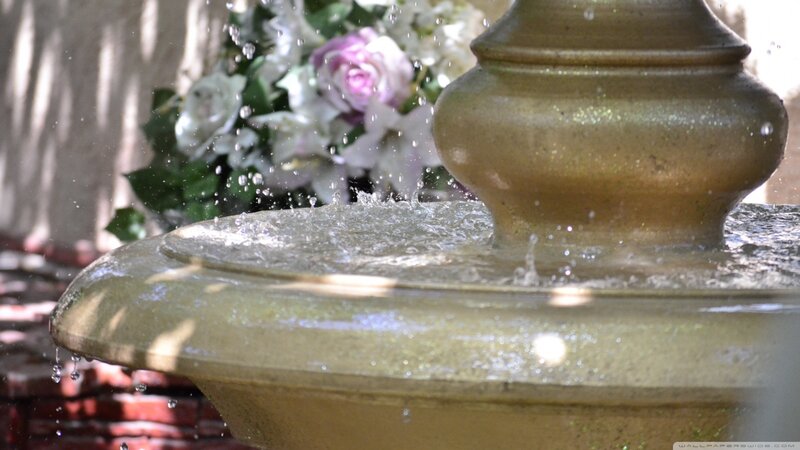 Fountain with Water Splashing