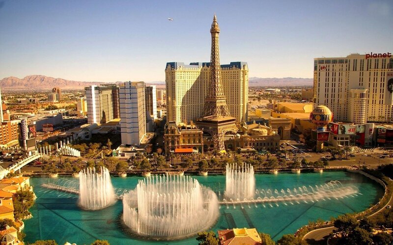 Fountains and Eiffel Tower — Blue