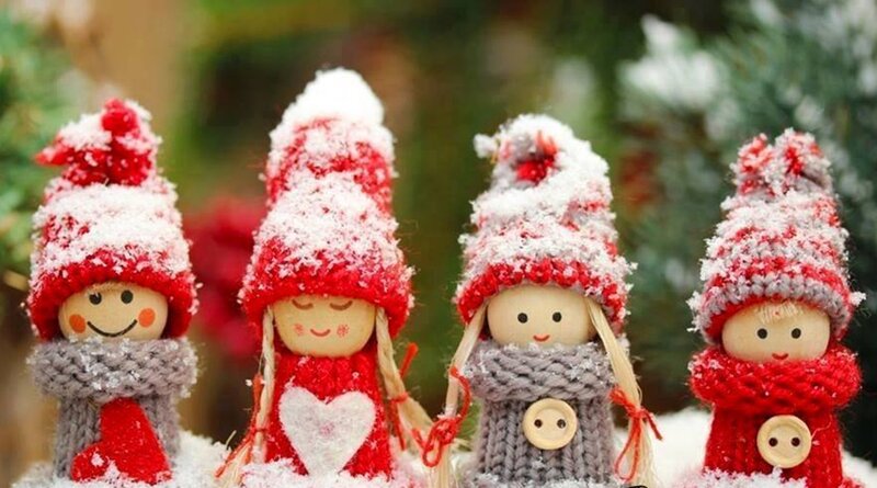 Four Dolls in Snow — Red, Festive