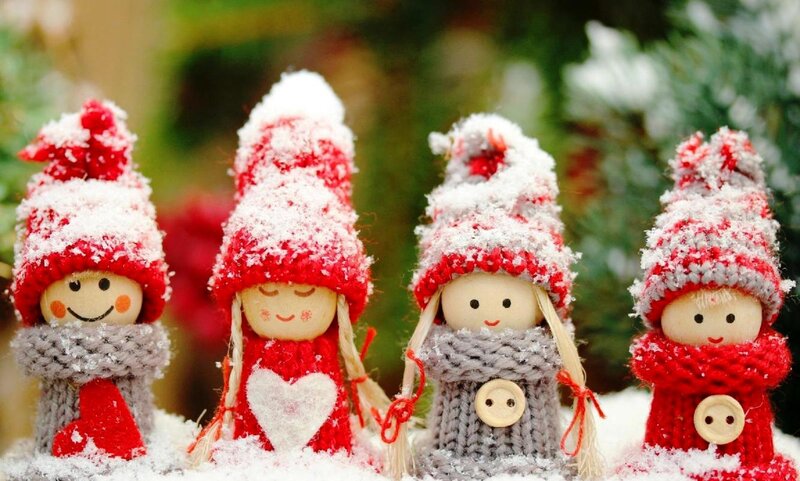 Four Dolls in Snow — Red
