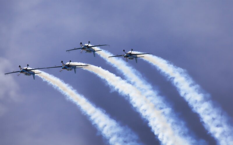 Four Jets in Formation — Blue