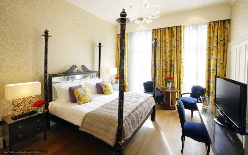 Four-poster Bed in Bedroom — Yellow, Luxurious