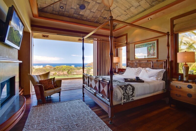 Four-poster Bed with Ocean View