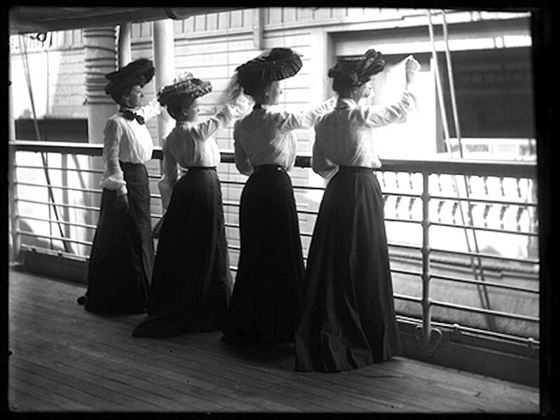 Four Women on Deck — Black
