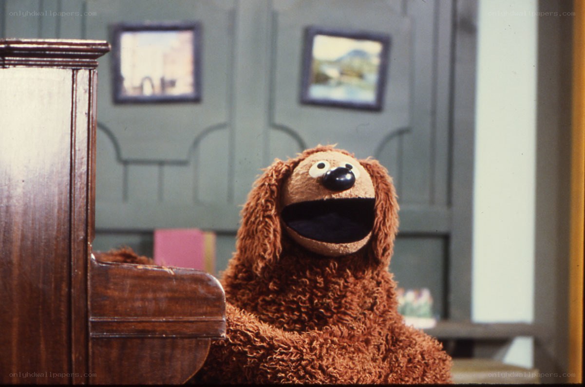 Fozzie Bear at the piano