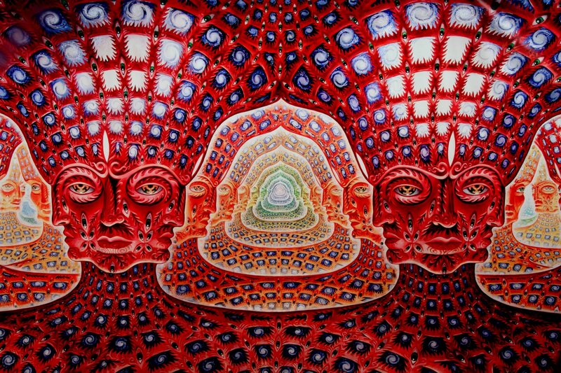 Fractal tunnel with red faces