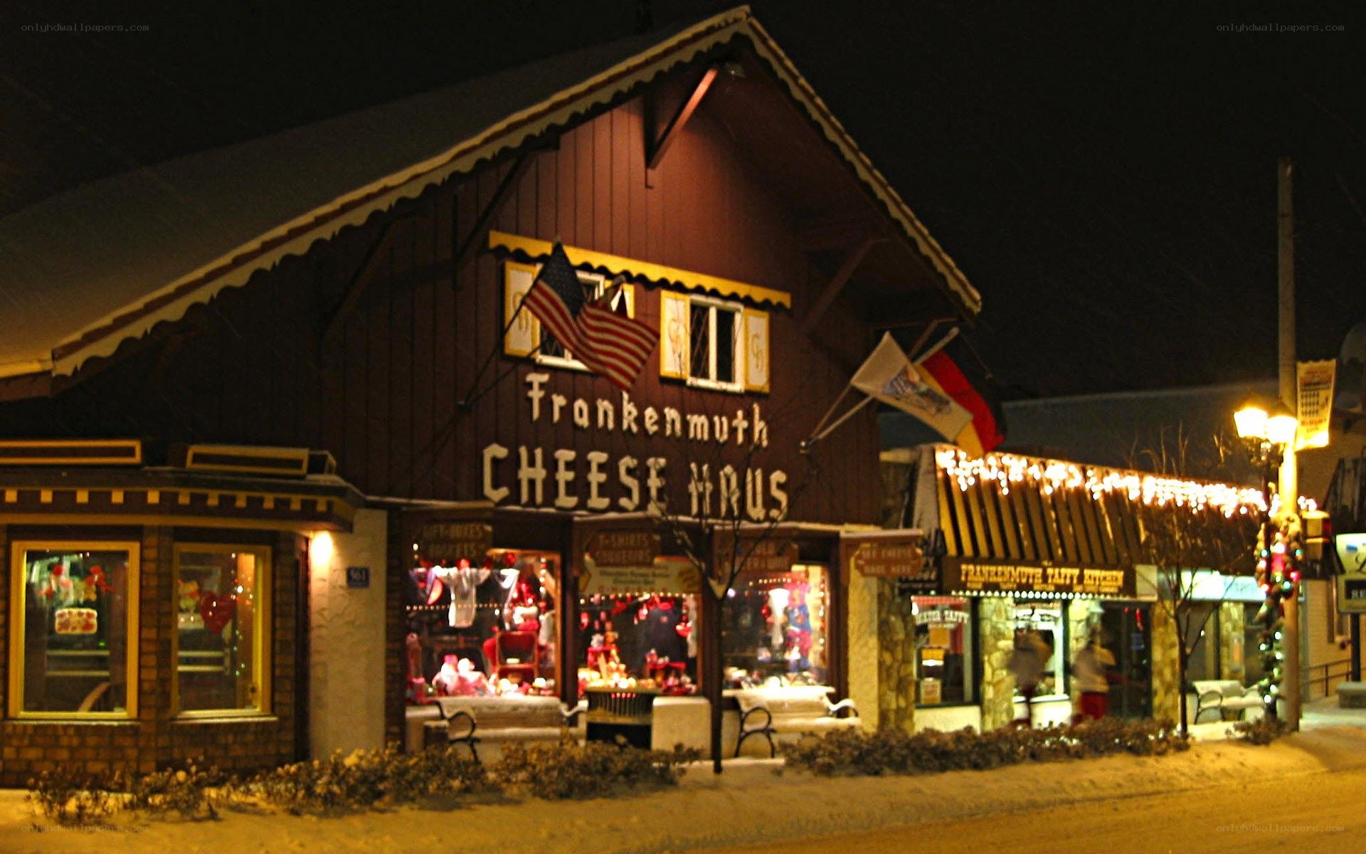 Frankenmuth Cheese Haus at night