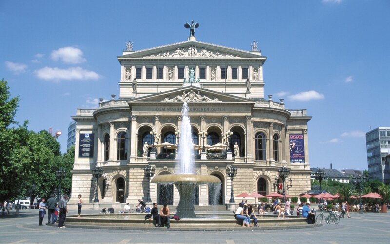 Frankfurt Opera House and fountain