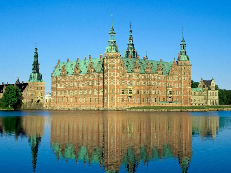 Frederiksborg Castle — Blue, Serene
