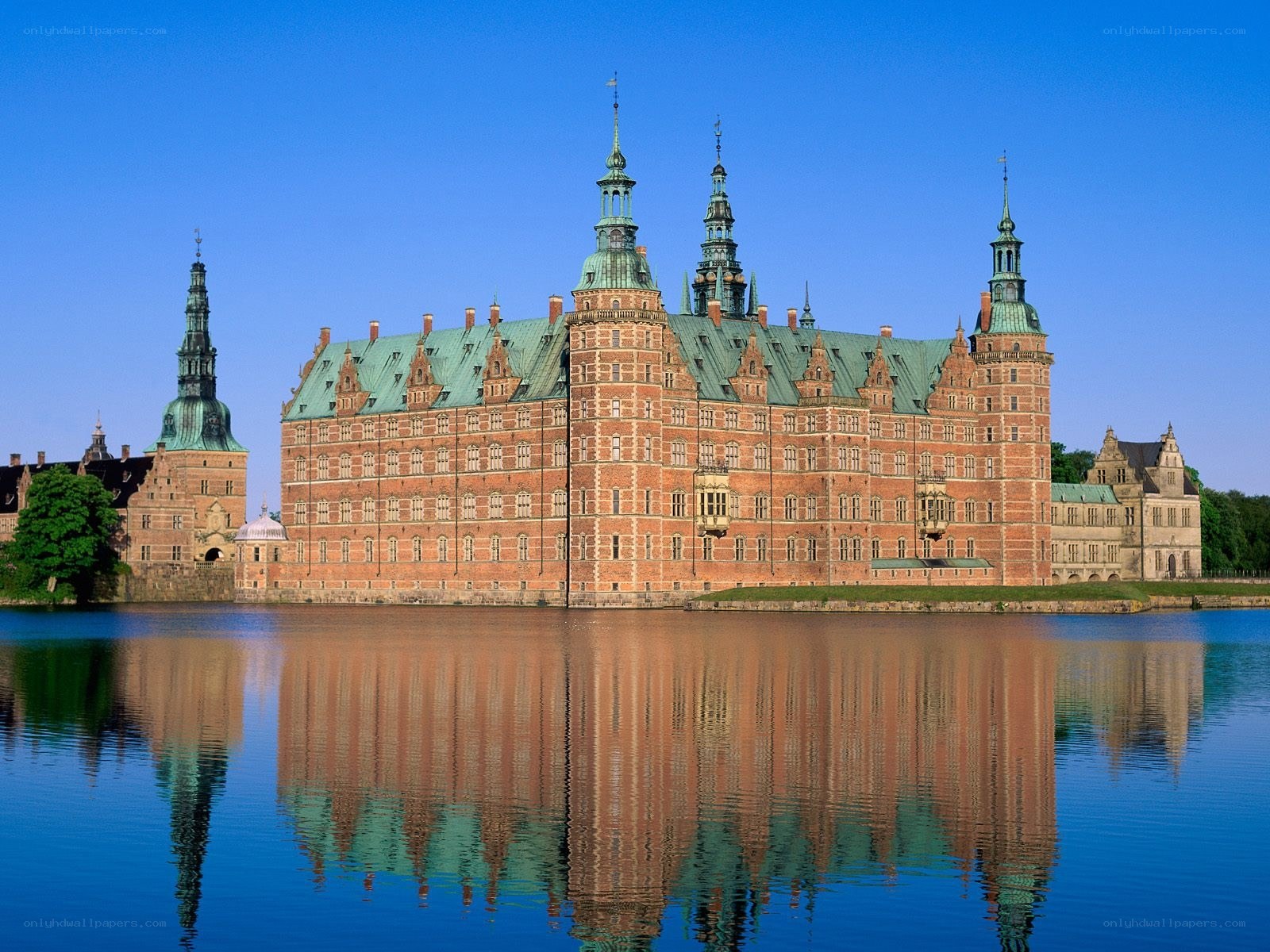 Frederiksborg Castle reflection