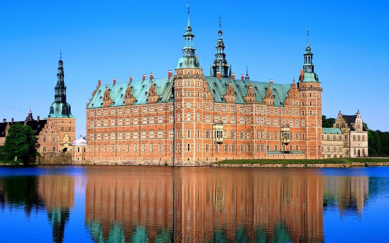 Frederiksborg Castle reflection