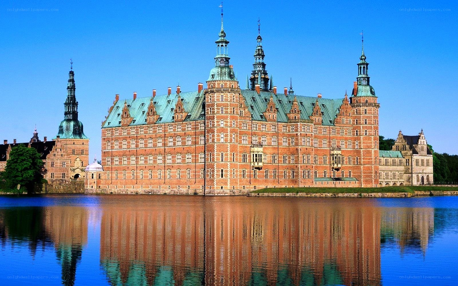 Frederiksborg Castle reflection