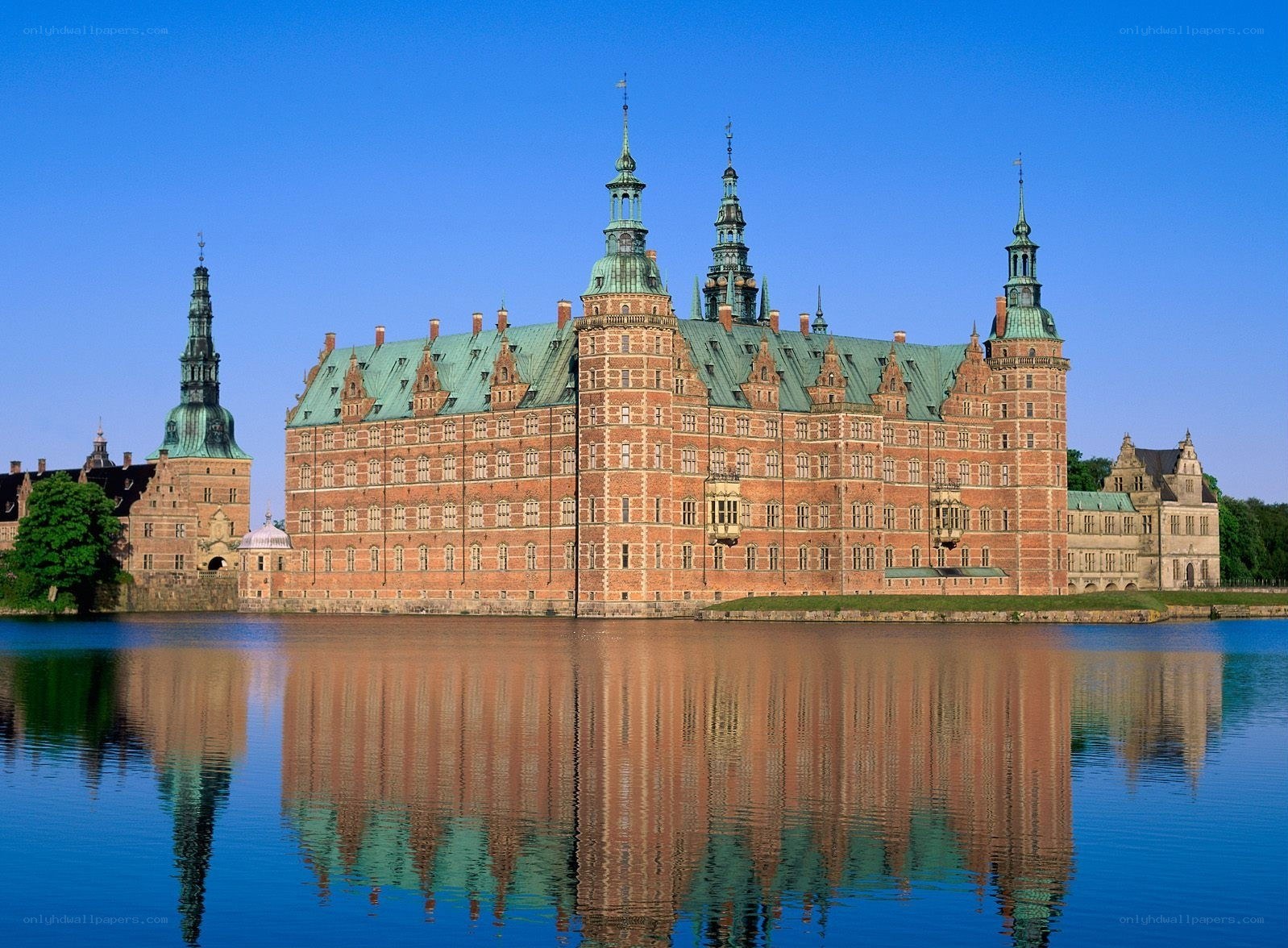 Frederiksborg Castle reflection