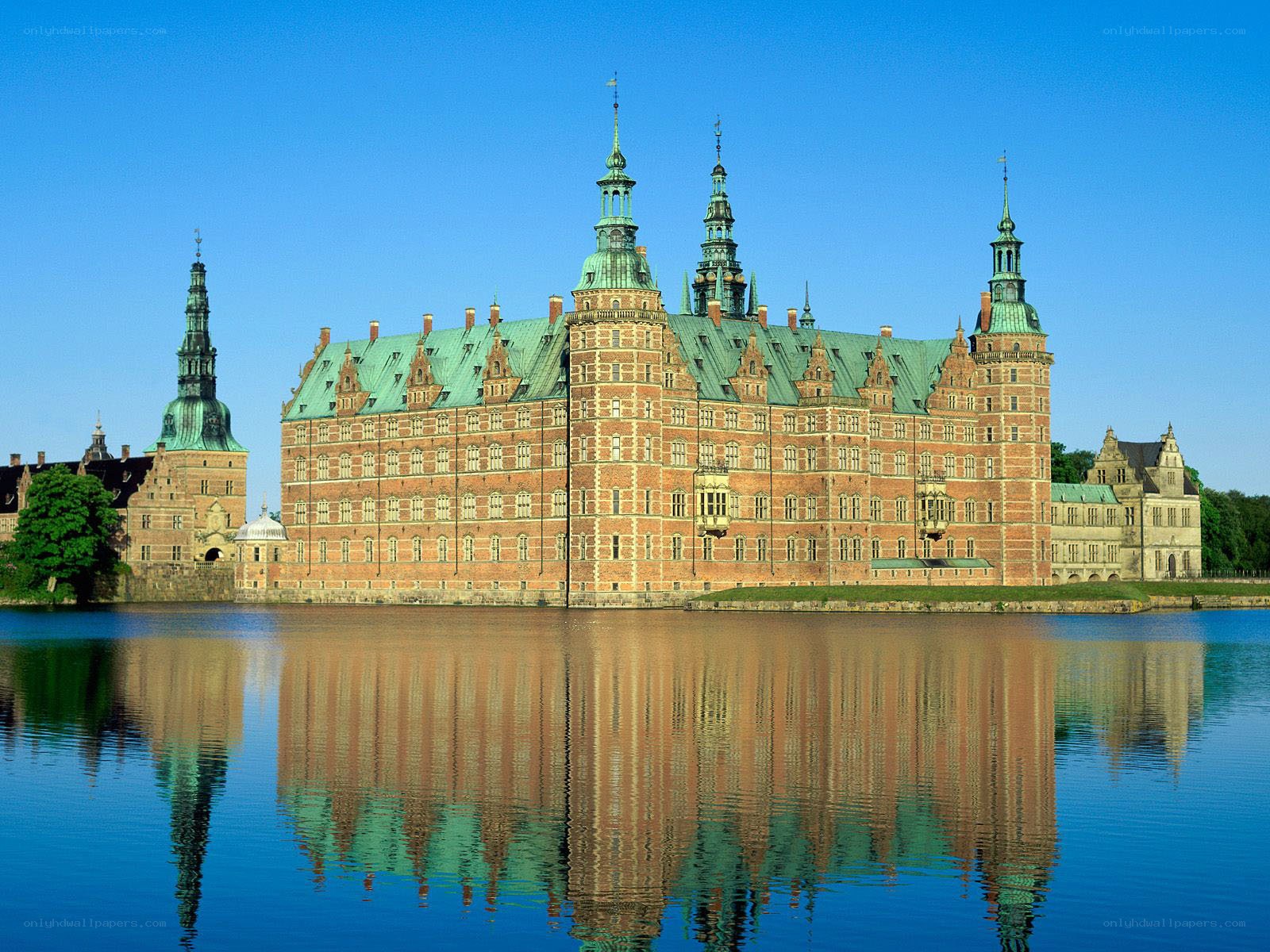 Frederiksborg Castle reflection