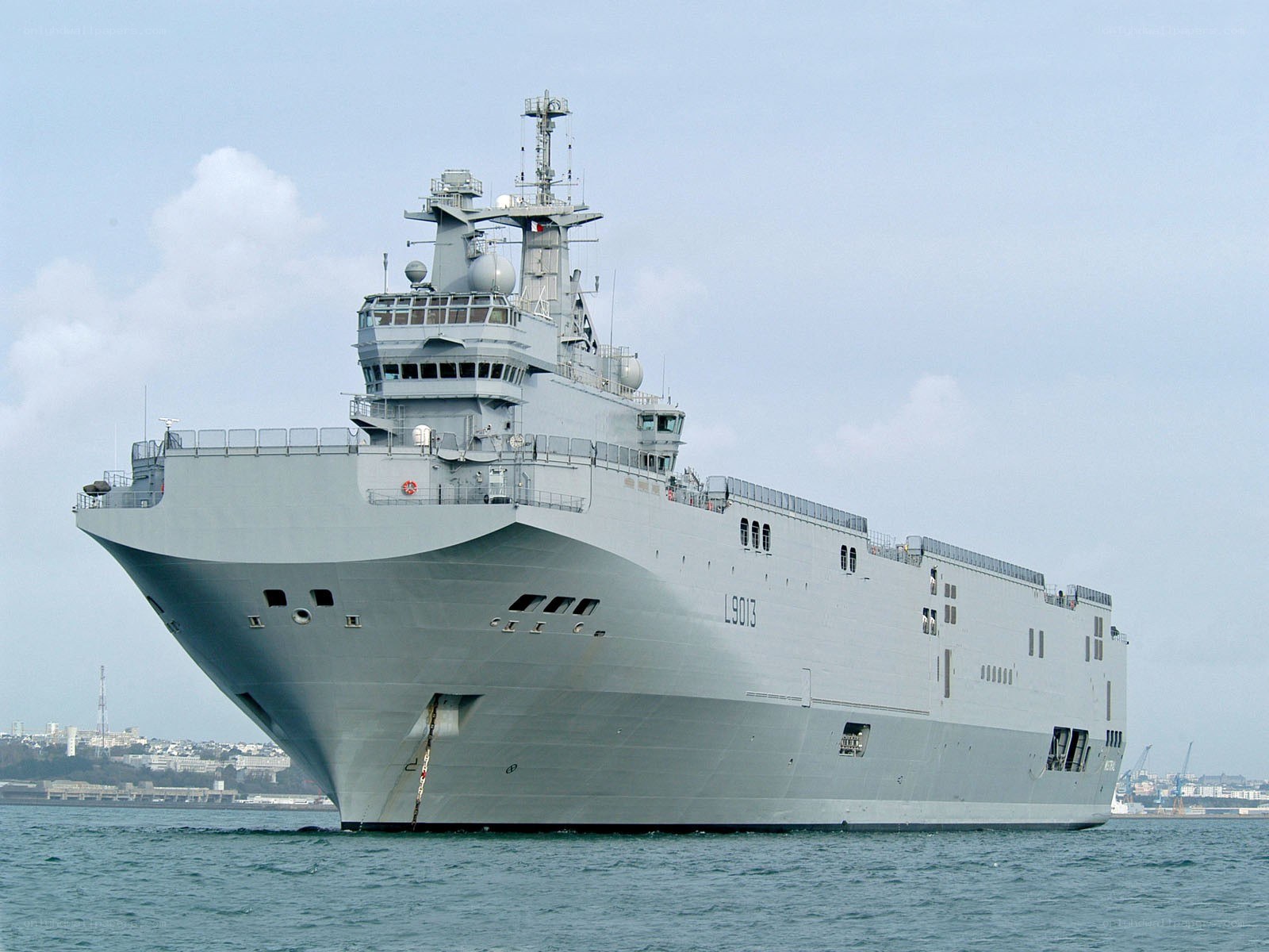 French amphibious assault ship