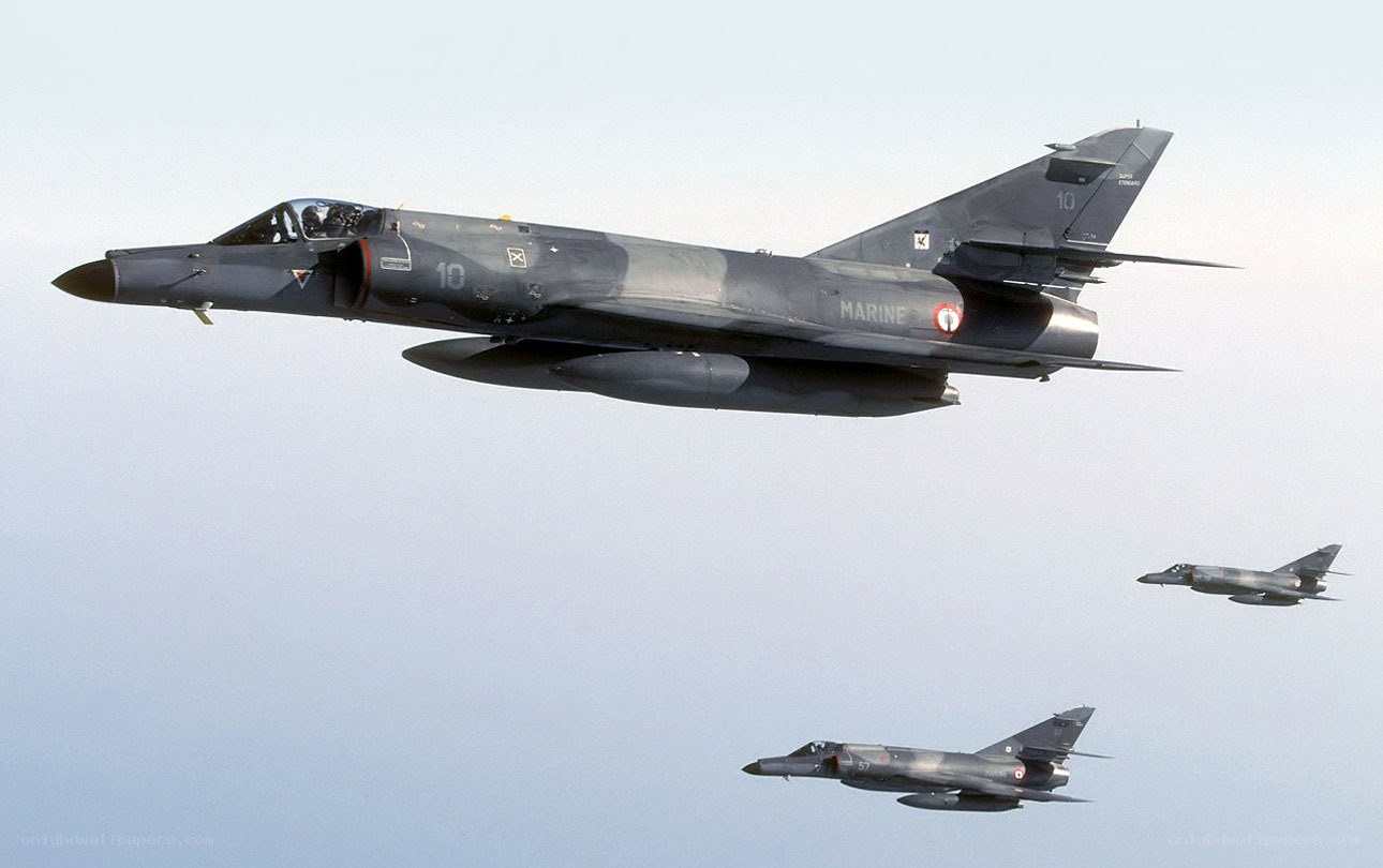French Navy jets in formation