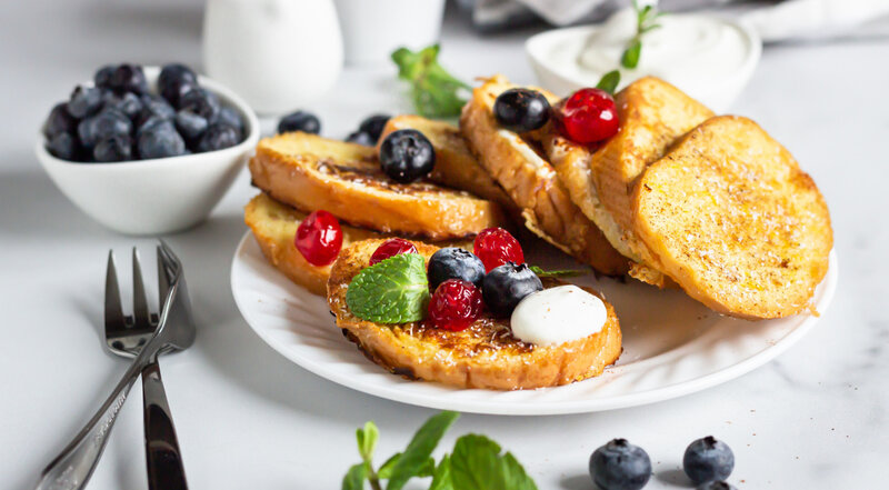French Toast with Berries — White