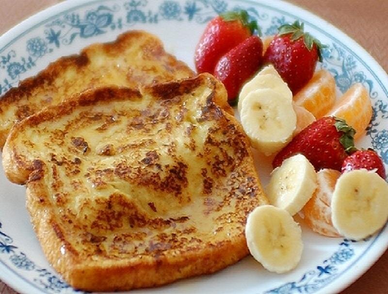 French toast with fruit