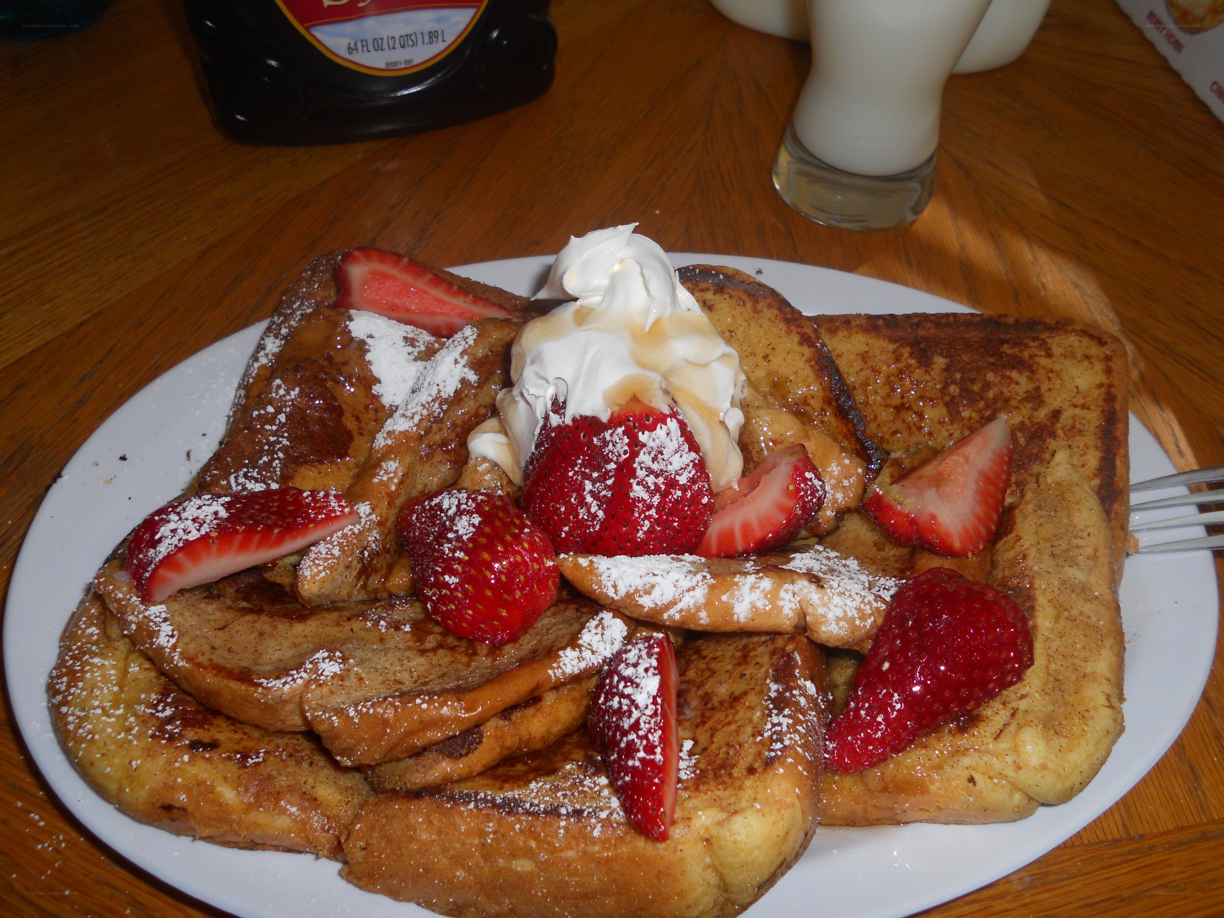 French toast with strawberries