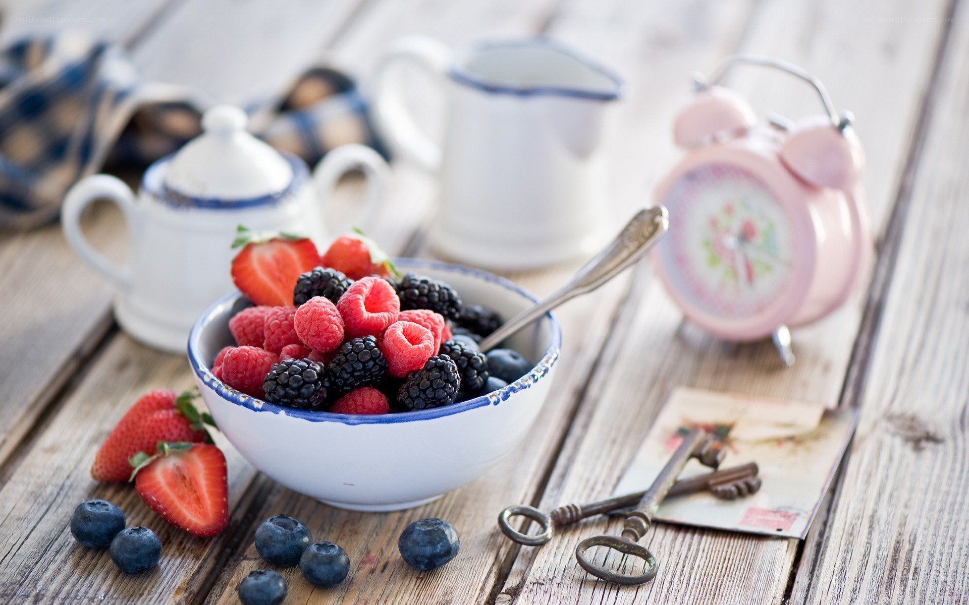 Fresh berries in a bowl