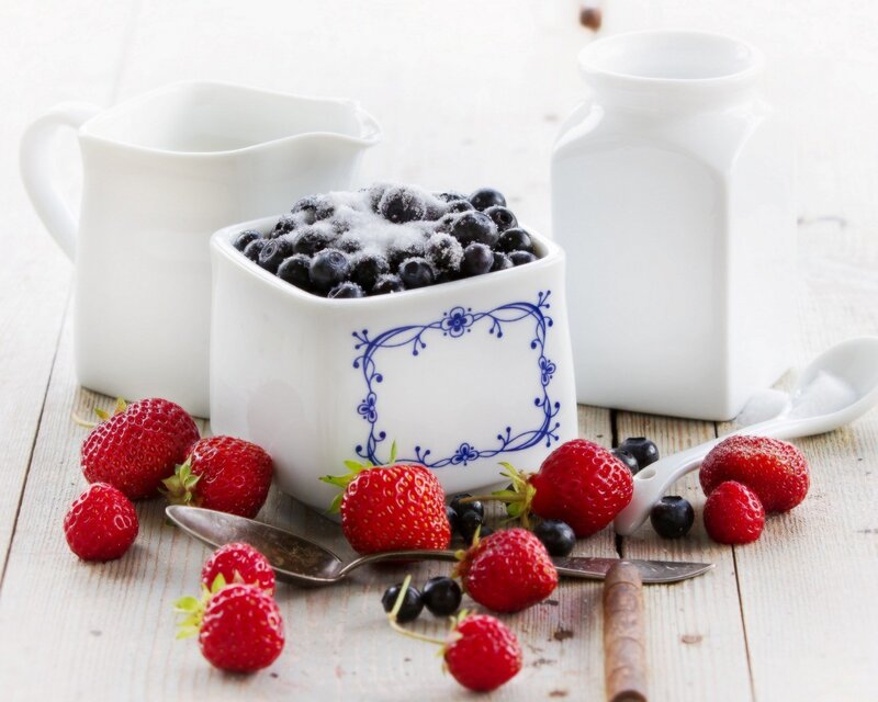 Fresh berries with sugar and cream