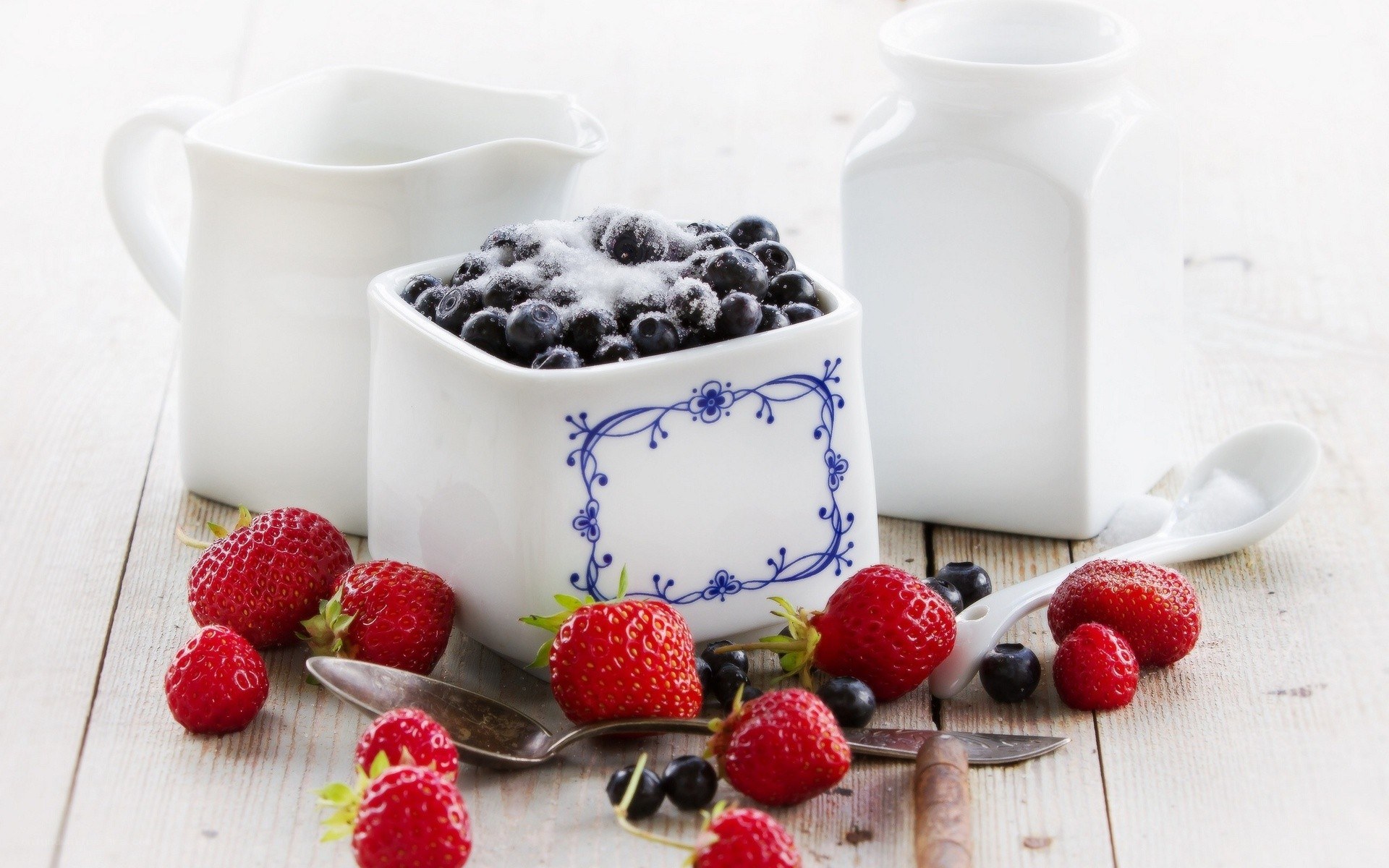 Fresh berries with yogurt