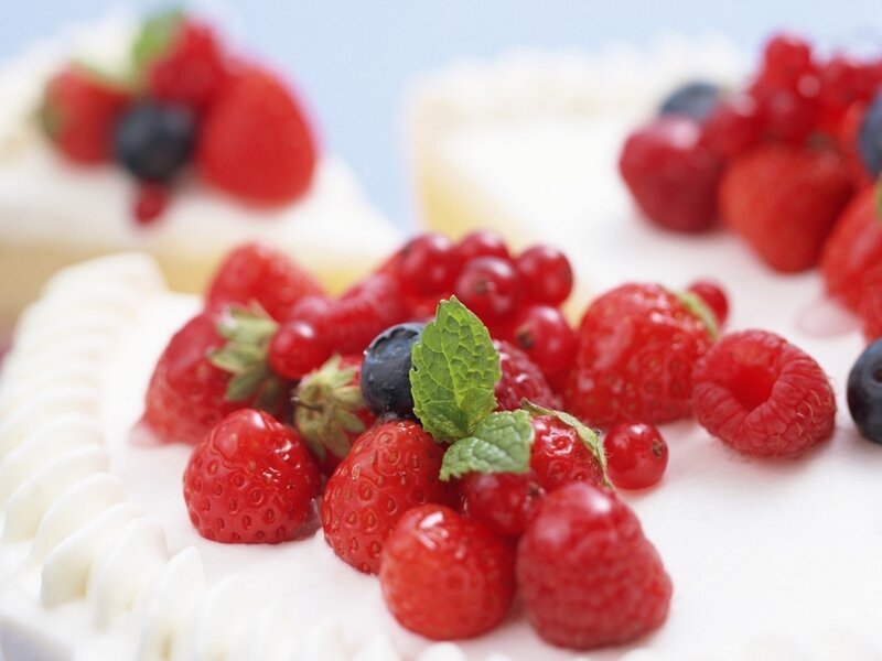 Fresh berry cake dessert