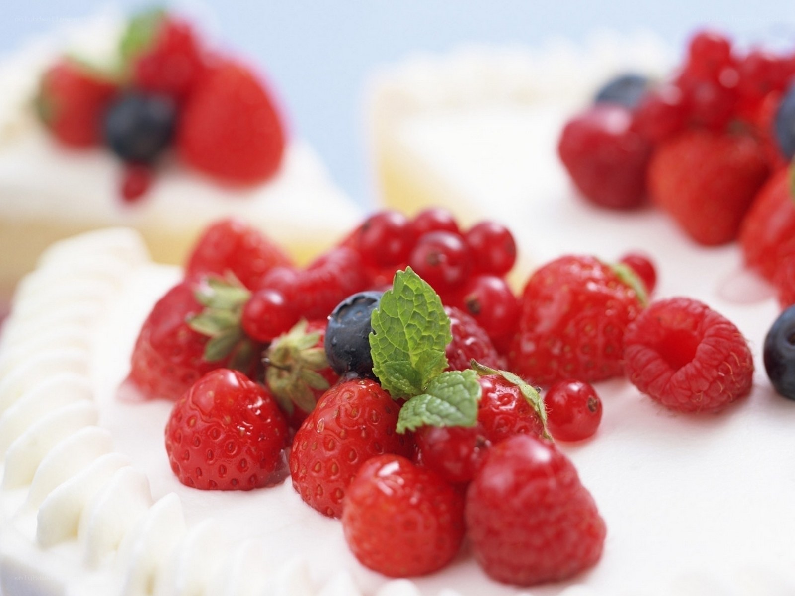 Fresh berry cake dessert