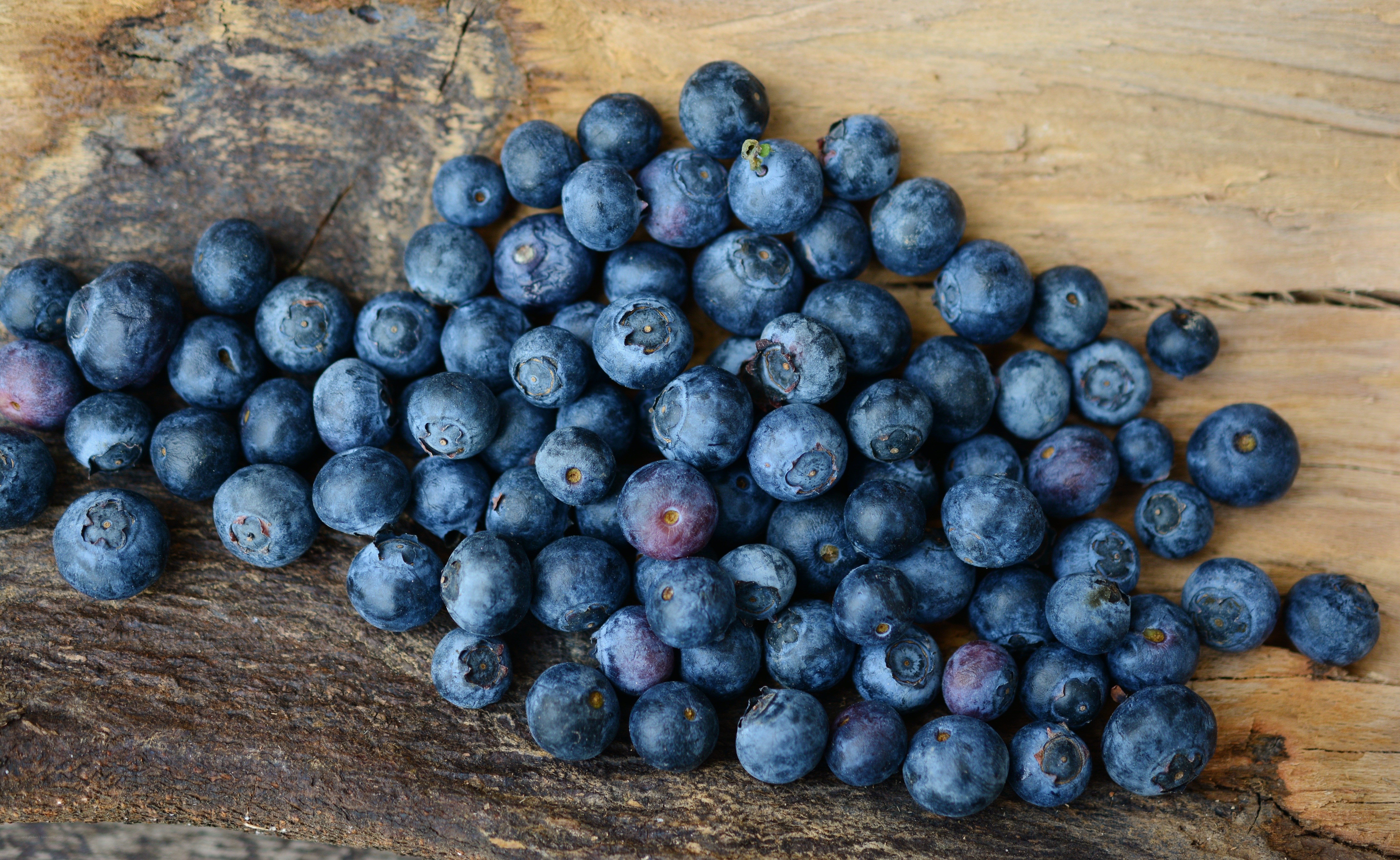 Fresh blueberries on wood
