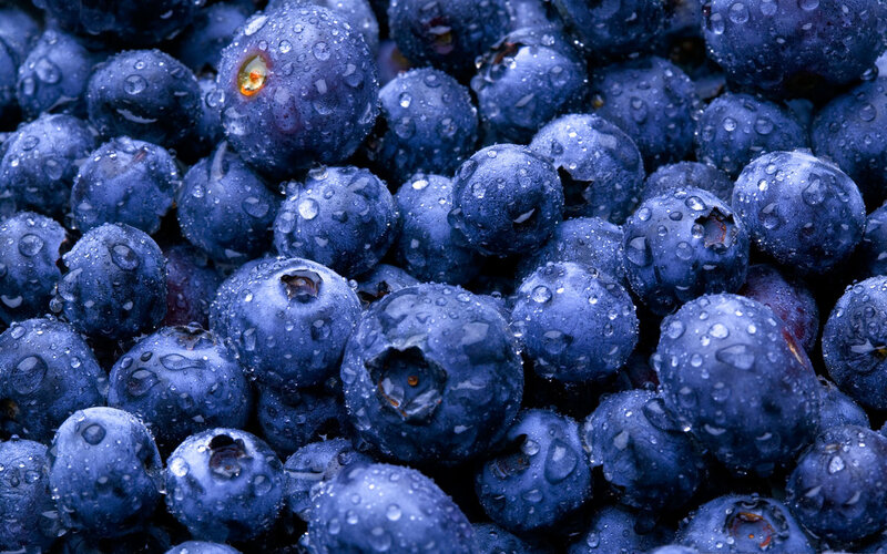 Fresh blueberries with water droplets
