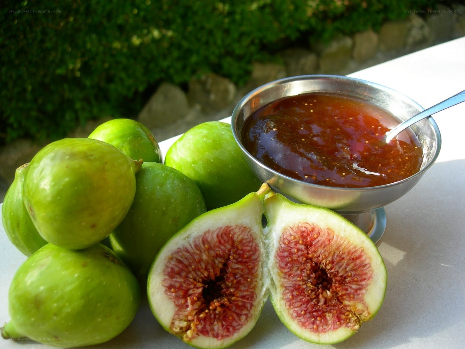 Fresh figs and fig jam