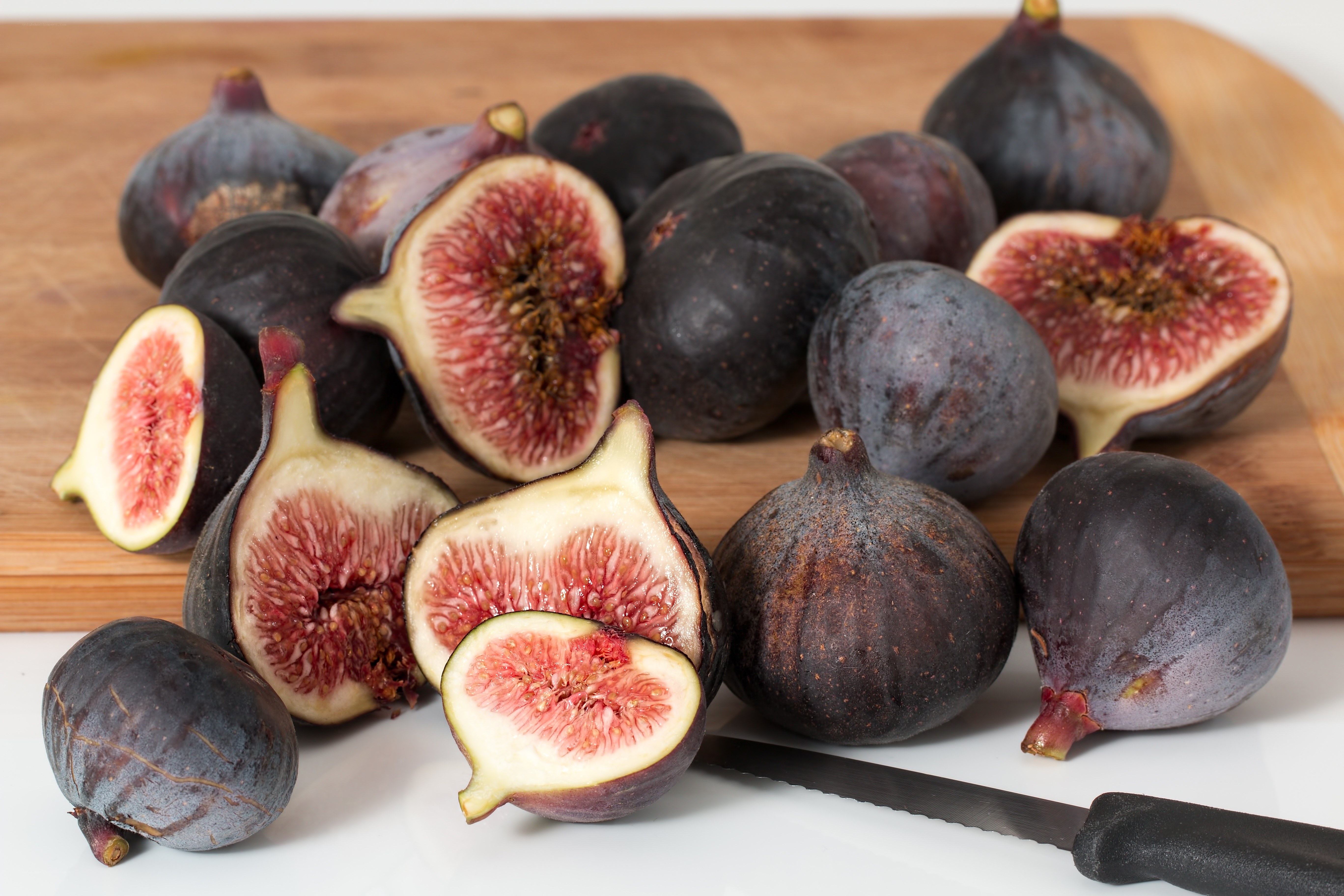 Fresh figs on a cutting board