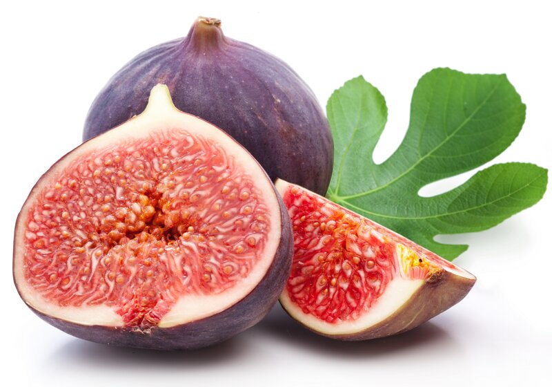 Fresh figs with green leaf