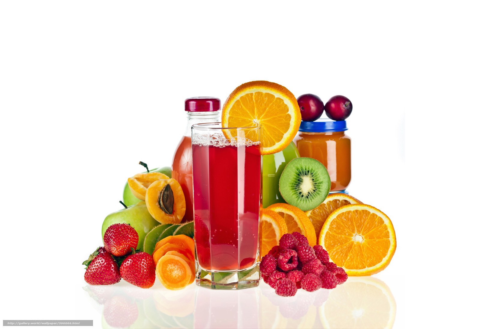 Fresh fruit juice and berries