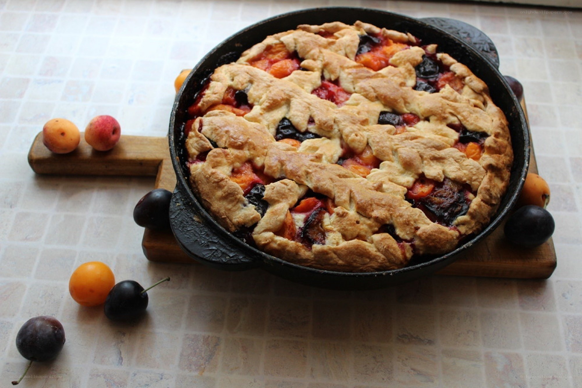 Fresh fruit pie in a skillet